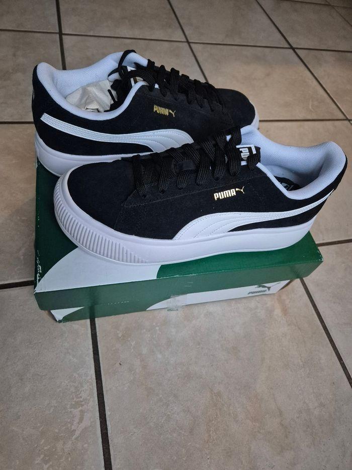 Basket Puma suede mayu taille 38 noir et blanche - photo numéro 1