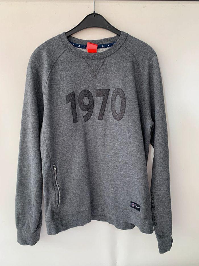 Sweat Sweatshirt pull gris 1970 PSG Nike Taille M tbe - photo numéro 2