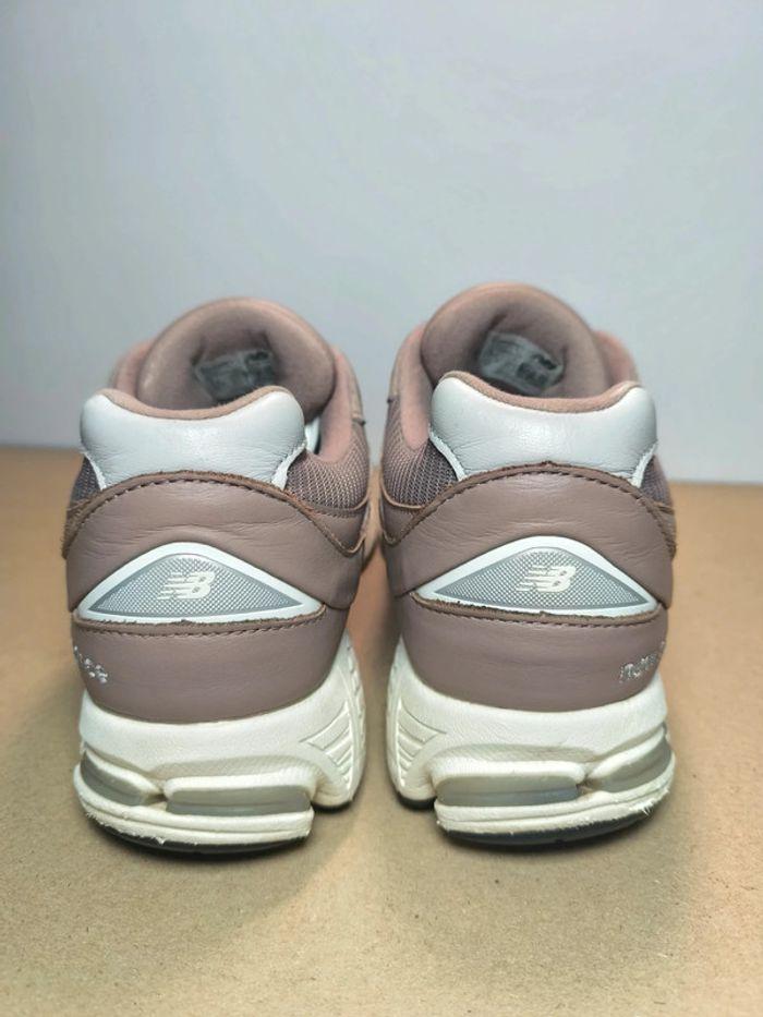 Baskets New Balance 2002r marron latte pointure 42.5 très bon état - photo numéro 5