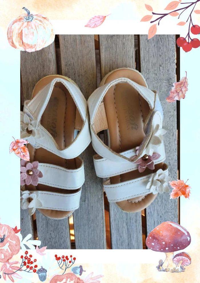 Sandales blanches fleurs roses scratch fille taille 25 - photo numéro 3