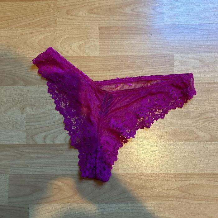 String violet dentelle - photo numéro 2