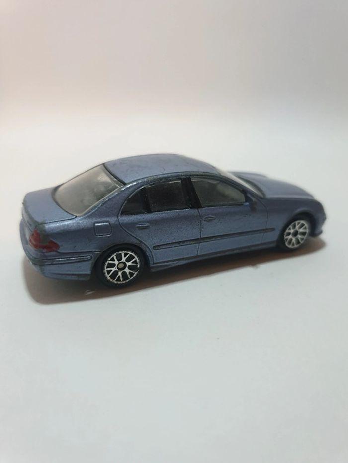 RealToy Mercedes Benz Classe E 55 AMG Bleu Argent - 1/61 - photo numéro 7