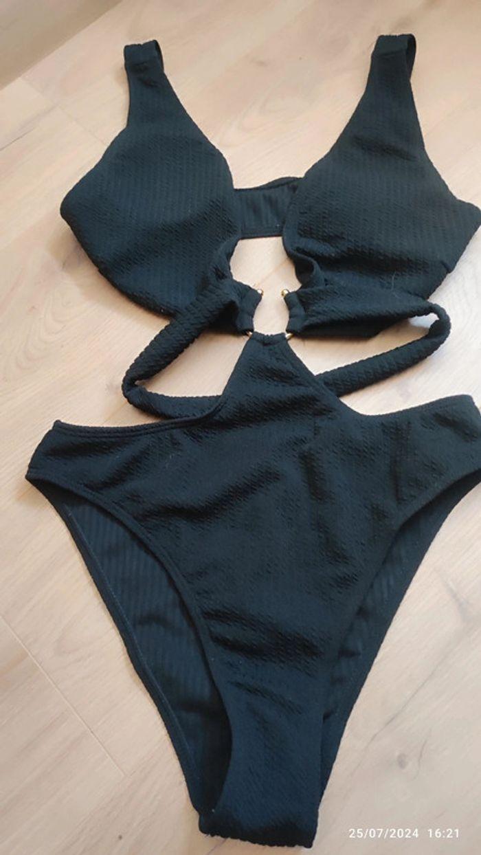 Maillot de bain neuf noir 1 piece avec bijou au centre - photo numéro 2