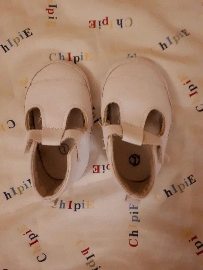 Chaussons bébé blancs - photo numéro 2