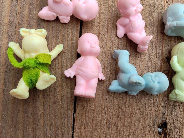 Lot de 7 figurines babies vintages - pastel - photo numéro 3