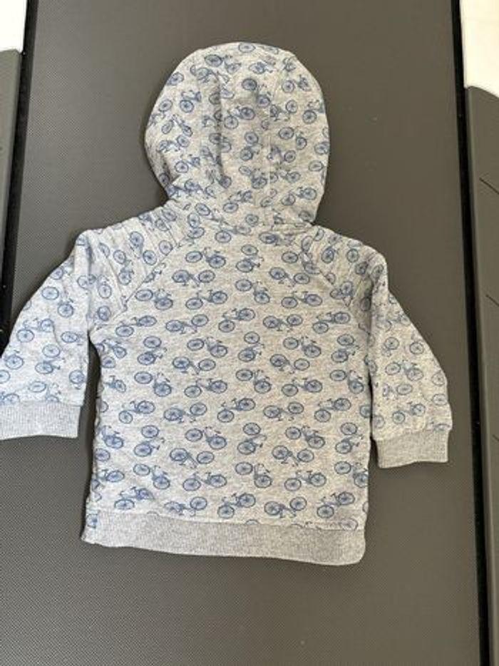 Veste avec capuche bébé garçon 6 mois - photo numéro 2