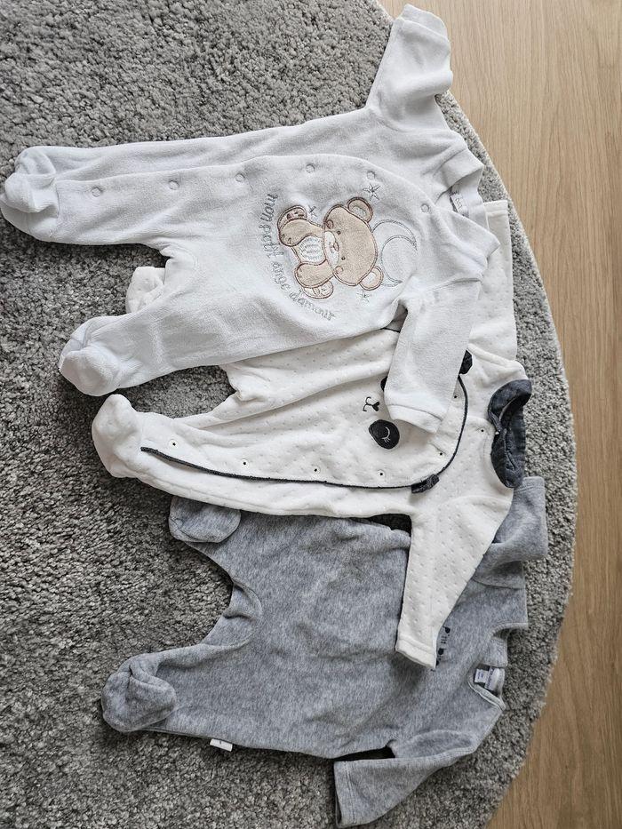 Lot de 3 pyjamas naissance - photo numéro 1