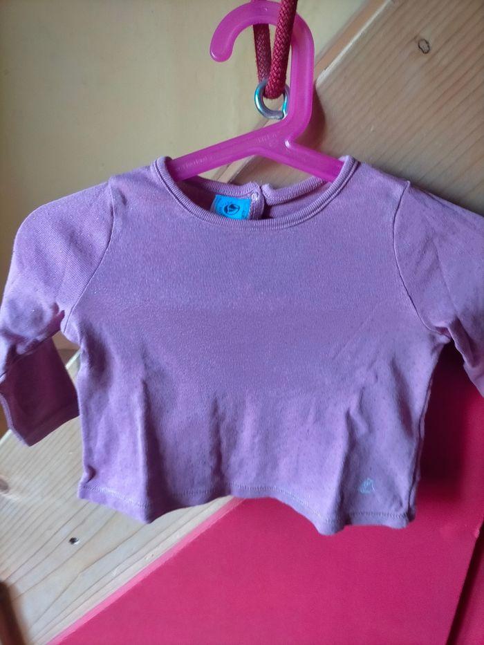 Très joli tee shirt Petit Bateau 12 mois - photo numéro 1