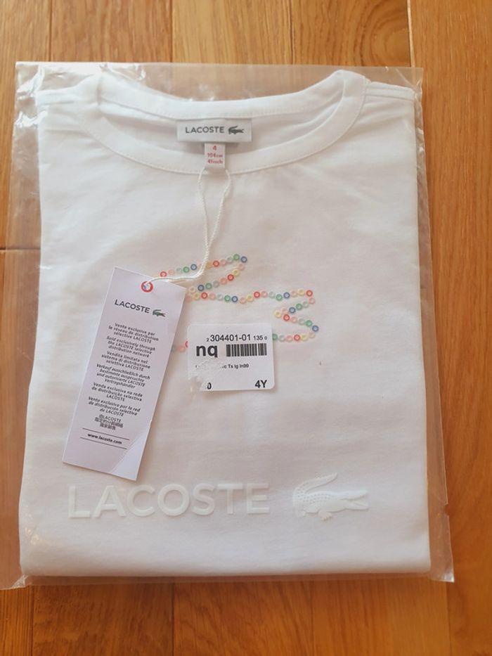 T-Shirt "Lacoste" blanc  pour fille 4 ans neuf sous blister. - photo numéro 2