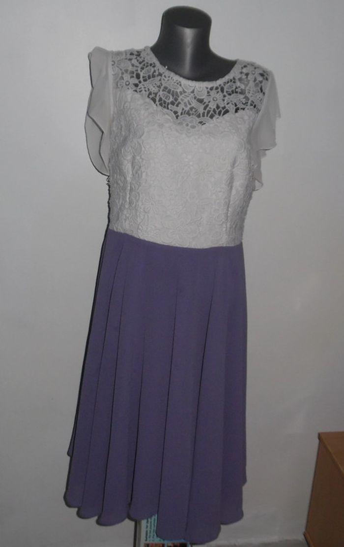 Robe violette et blanche taille 44 - photo numéro 1