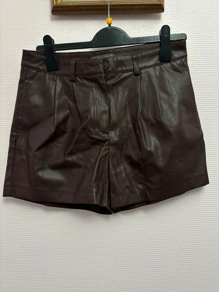 Short simili cuir bordeaux primark - photo numéro 1