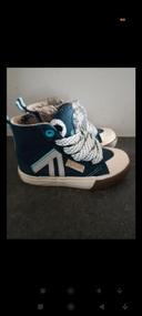 Chaussures neuves 25