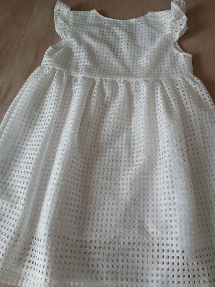 Jolie robe blanche,  taille 120cm - photo numéro 6