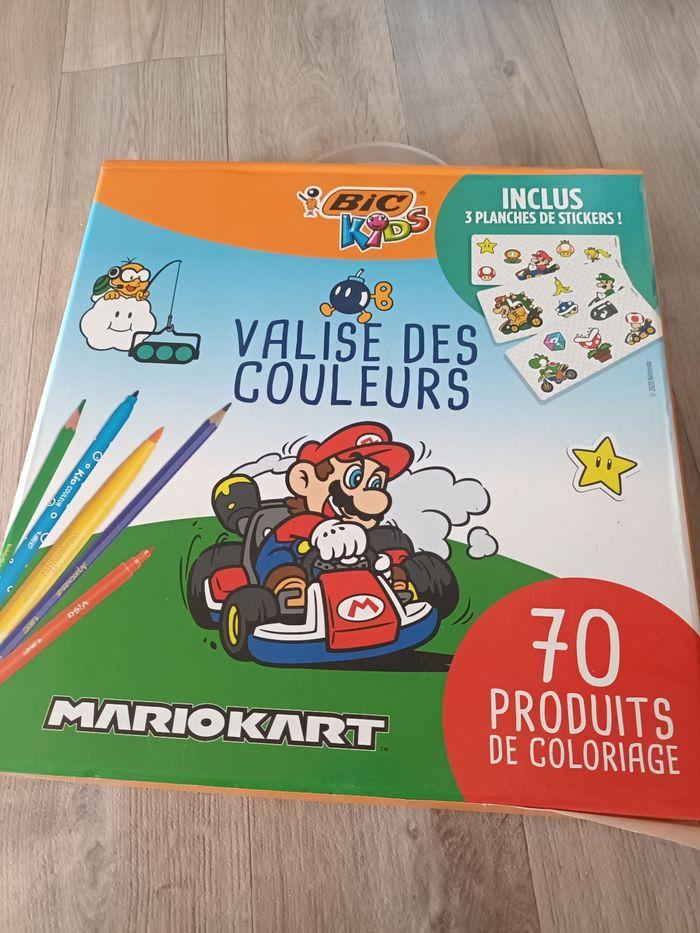 Valise des couleurs  bic 70 produits  mariokart neuf jamais ouvert feutres et crayon de couleur - photo numéro 1