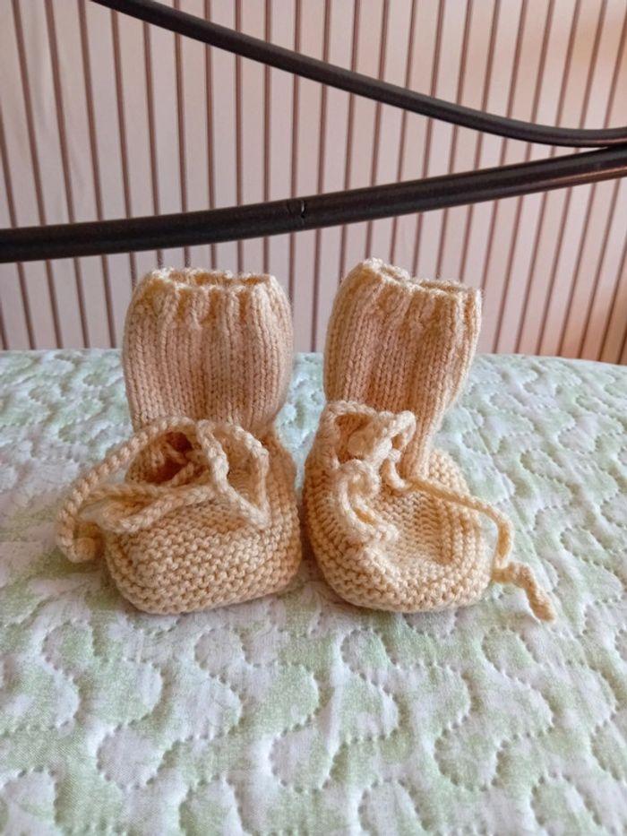 Lot de 2 paires de petits chaussons taille naissance - photo numéro 5