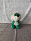 Peluche verte chien