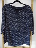 Jolie blouse bleue, taille 40.