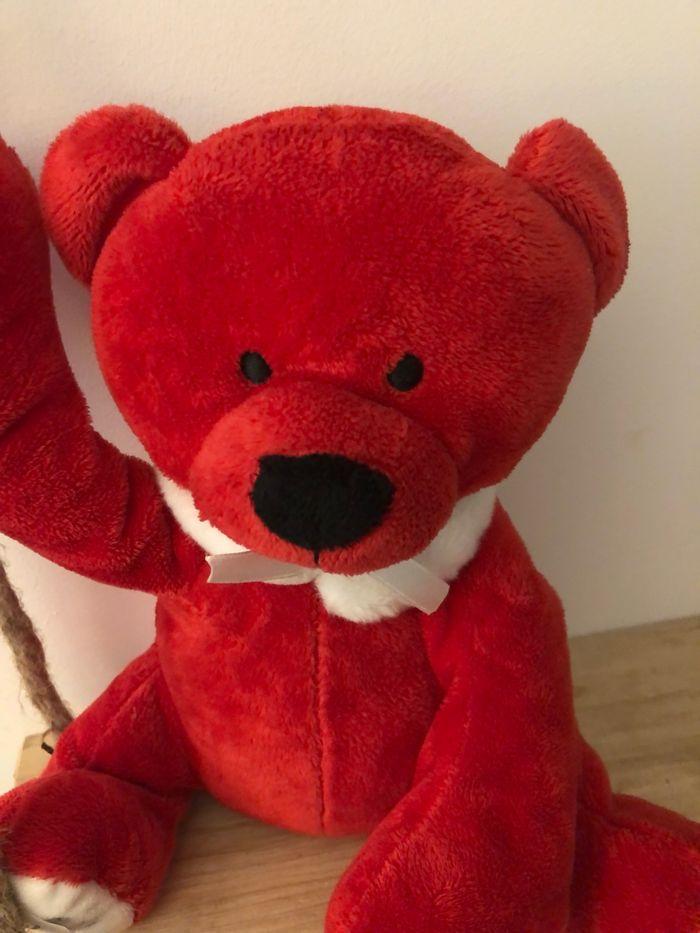 Ours en peluche rouge parfait état  Trentaine de centimètre  Nocibe - photo numéro 3