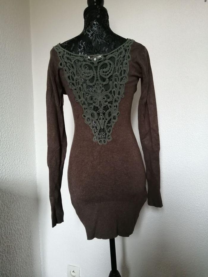 2 elles collection - pull long ou robe moulante marron - dentelle dans le dos - photo numéro 1