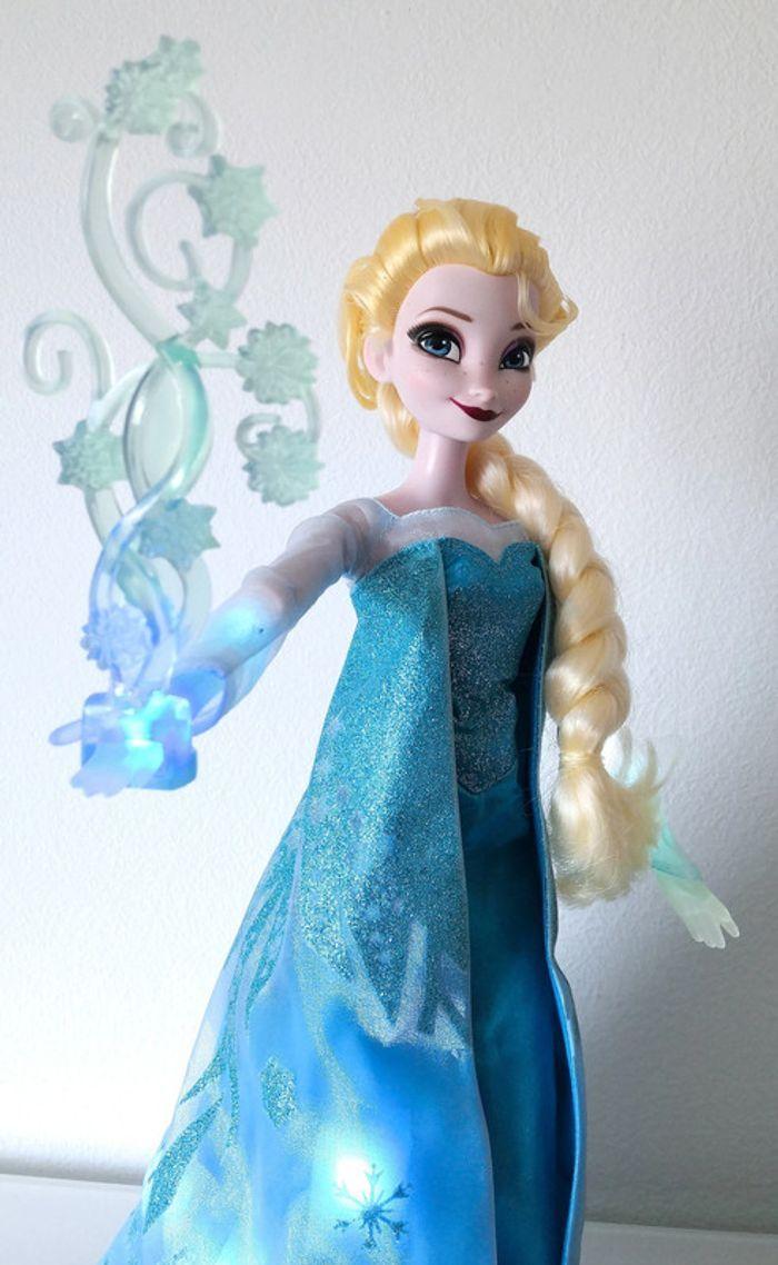 Poupée chantante Elsa Deluxe Disney NEUVE - photo numéro 2