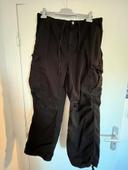 Pantalon noir style parachute cargo extra large Bershka taille 42(XL)