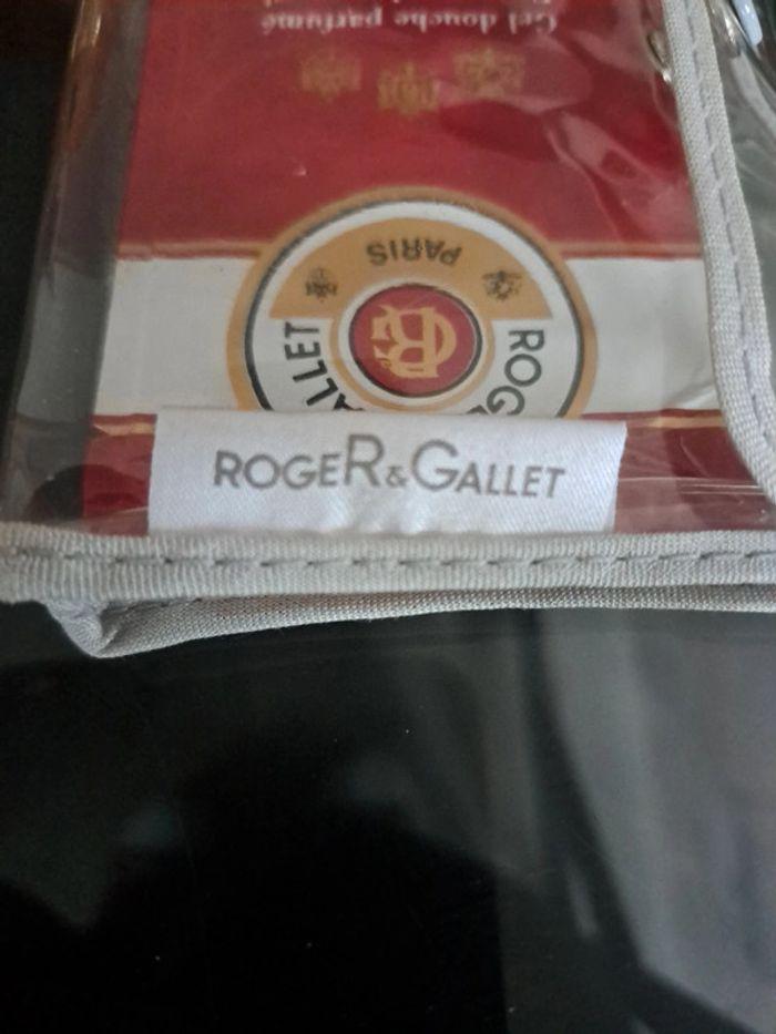 Roger & Gallet trousse avec 3 produits - photo numéro 7