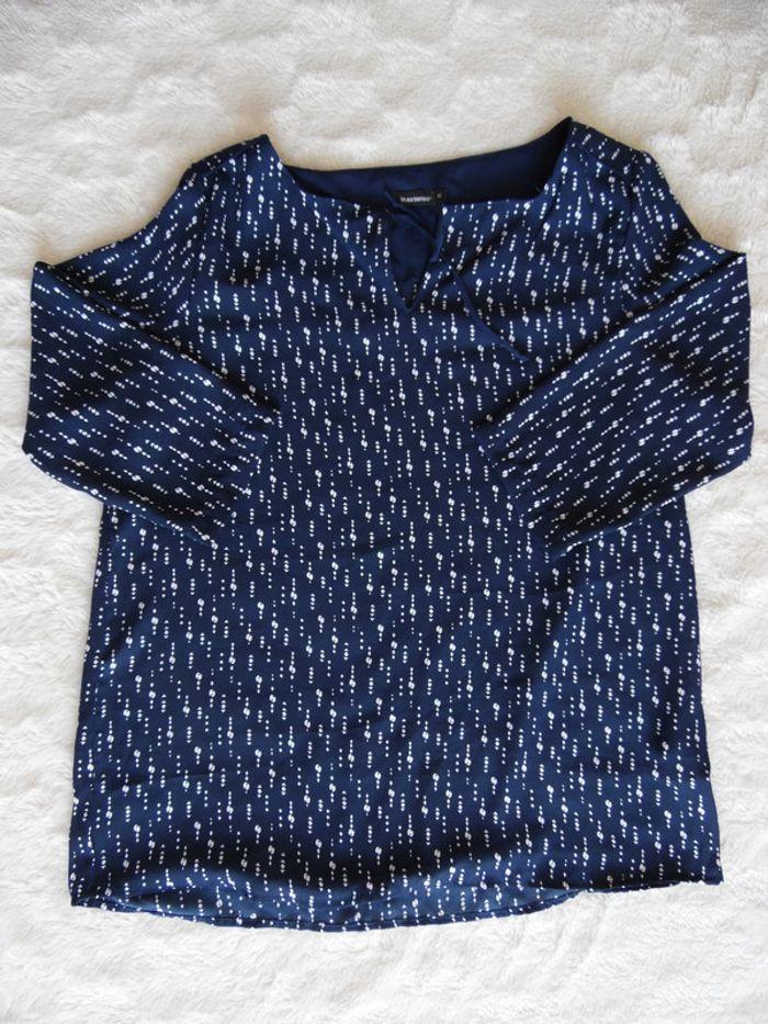 Jolie blouse bleue à motifs, taille 40. - photo numéro 1