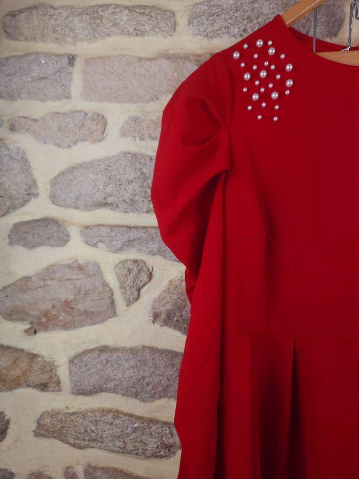 Robe manches gigot à plis rouge perlée Femme taille 52 marque Asos 🍬 - photo numéro 2