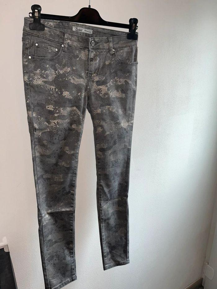 Pantalon à motifs taille M - photo numéro 1