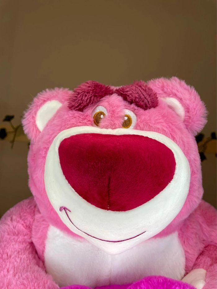 Peluche Toy Story Lotso avec un coeur - photo numéro 17