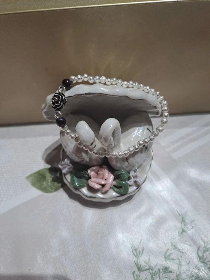 Joli petit bracelet avec une rose - photo numéro 1