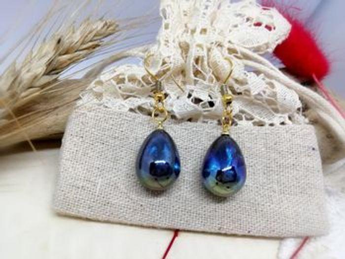 Boucles d'oreilles goutte en verre bleu métal - photo numéro 2