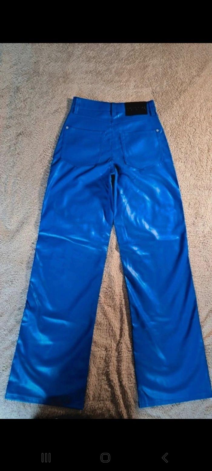 Pantalon similicuir bleu électrique Bershka - photo numéro 3