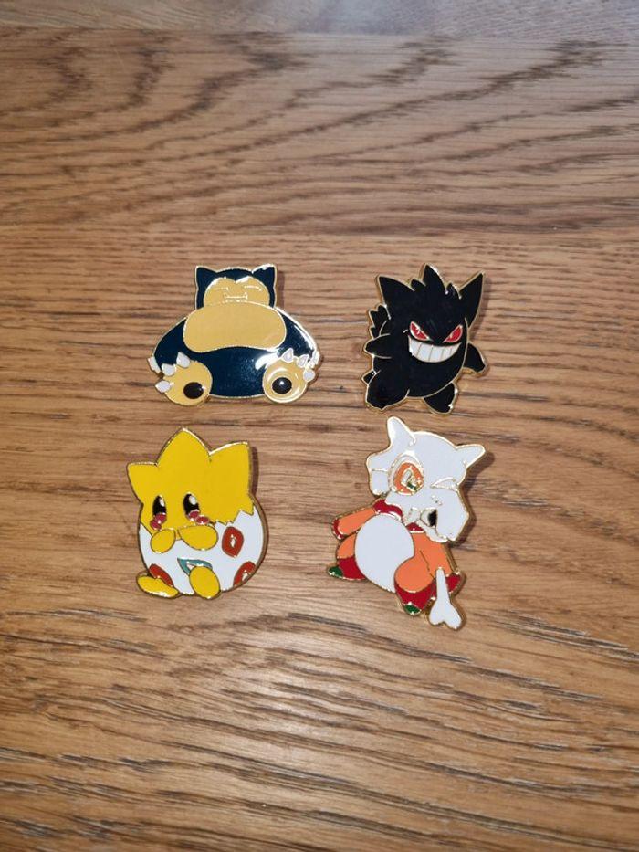 4 broches univers pokemon - photo numéro 1