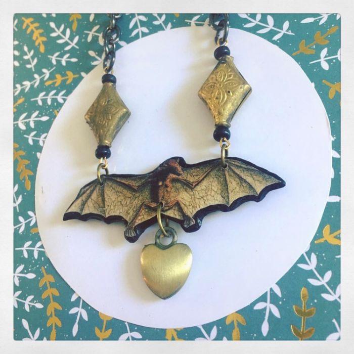 Collier chauve souris - photo numéro 5