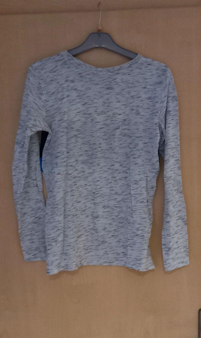 Sweat-shirt manches longues gris clair. Chapter young - photo numéro 2