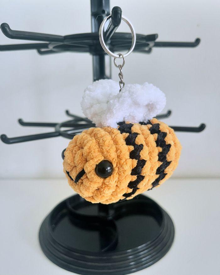 Porte clé abeille au crochet