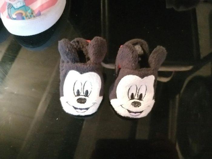 Chaussons mickey 0.3 mois - photo numéro 2