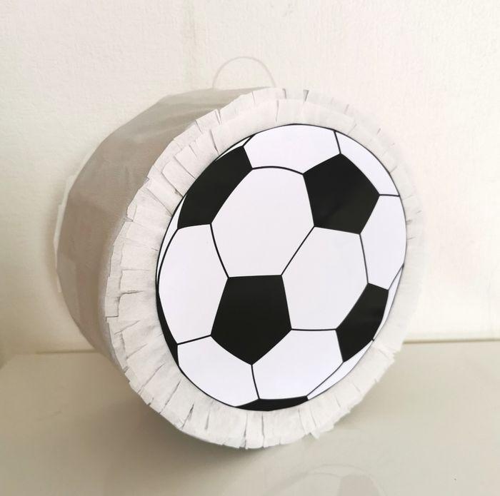 Ballon de football pinata