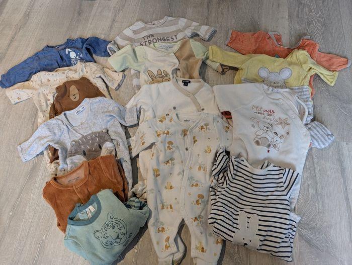 Lot vêtements bébé 1 Mois - photo numéro 1