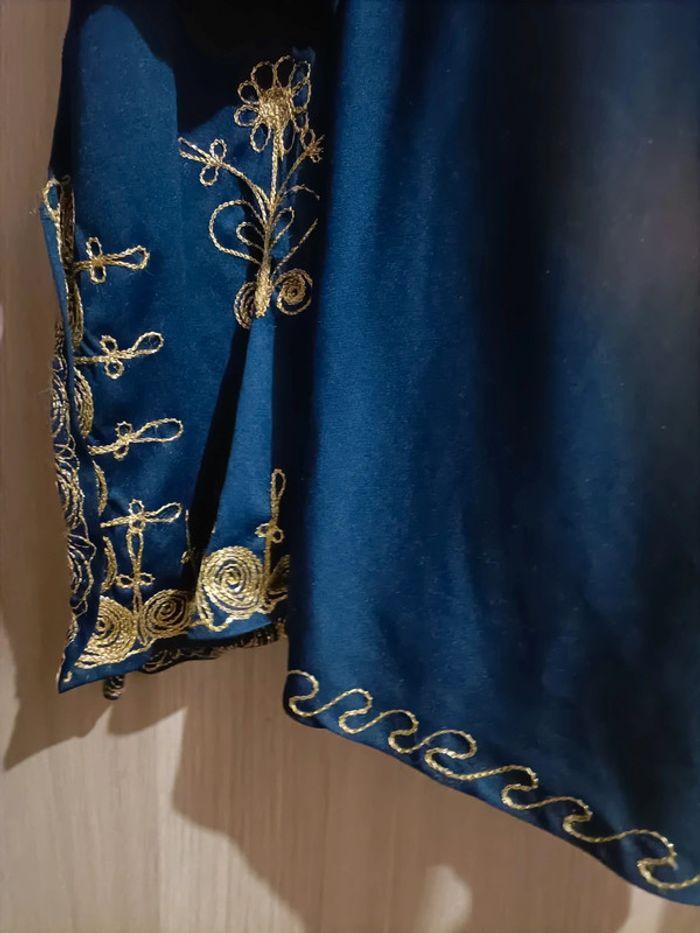 Caftan bleu roi/or avec sa cape - photo numéro 5