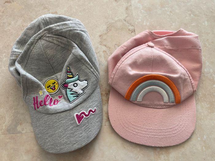 2 casquettes filles - photo numéro 1