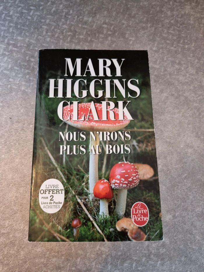 livre nous n irons plus au bois mary Higgins Clark - photo numéro 1