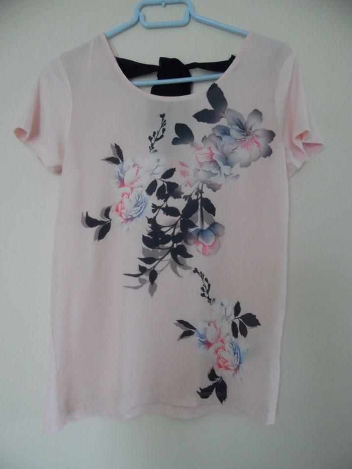 Tee-shirt motifs fleurs, taille 34/36 - photo numéro 1