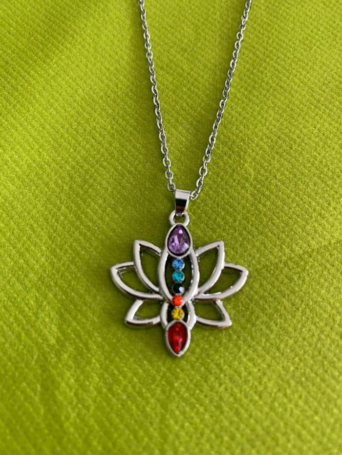 Collier pendentif chakra lotus coloré en alliage argenté - photo numéro 5