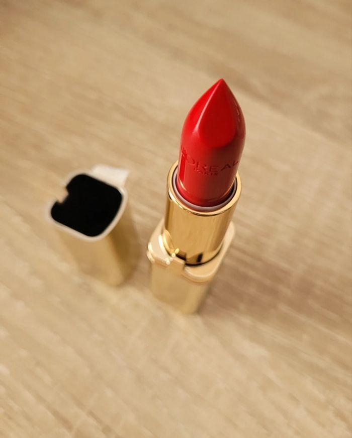 Rouge à lèvres L'Oréal n° 461 Scarlett Crème - photo numéro 2