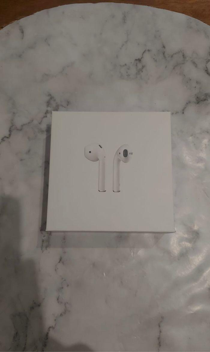 AirPods 2eme génération - photo numéro 1