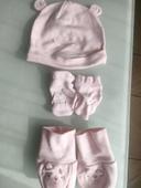 Ensemble naissance 3 pièces petit bonnet gants chaussons bébé fille 3 -6 mois