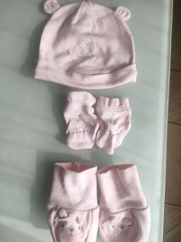 Ensemble naissance 3 pièces petit bonnet gants chaussons bébé fille 3 -6 mois - photo numéro 1