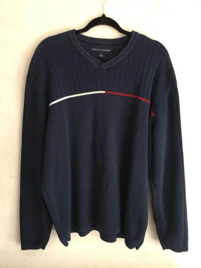 Pull pour homme Tommy Hilfiger 042 col en v très bon état bleu marine - photo numéro 1